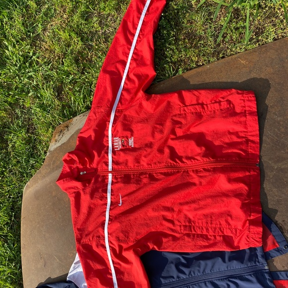 Nike’s red windbreaker - Picture 1 of 3